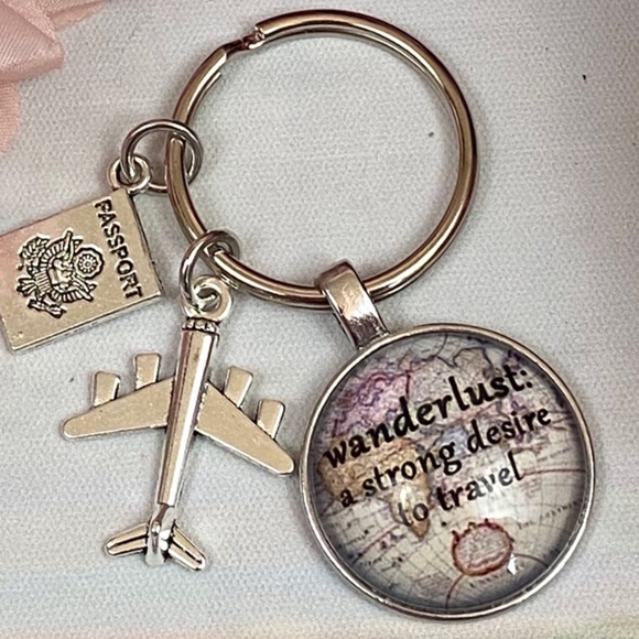 World Map Airplane Wanderlust Keychain - Picture 4 of 7